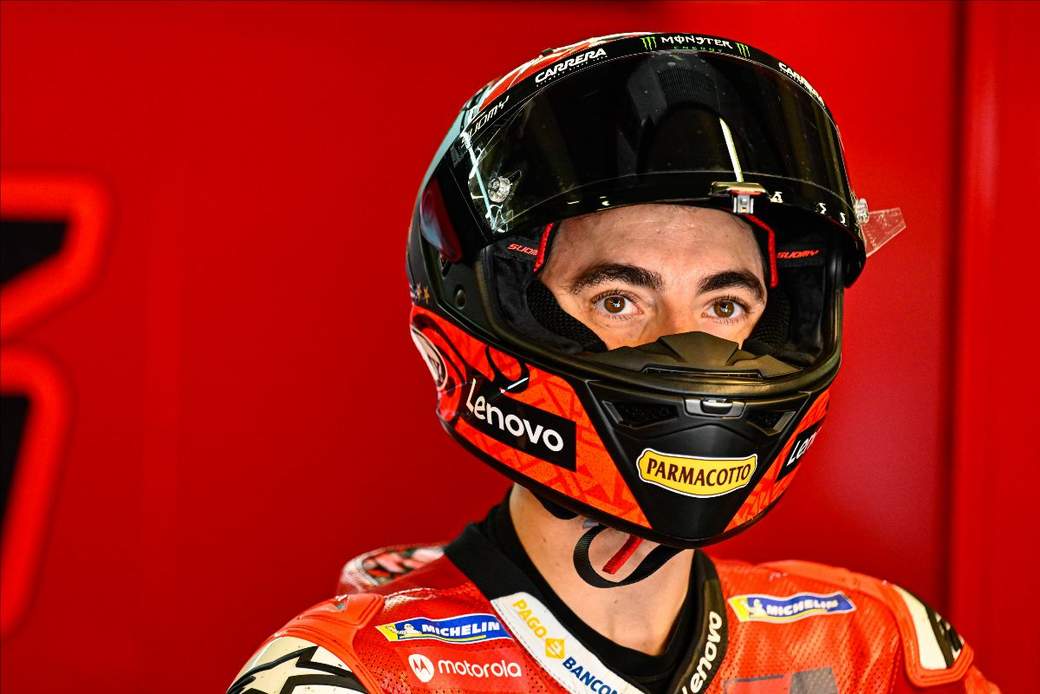 Bagnaia reigns but Quartararo gains as 12 riders break the lap record on  Sunday | FIM