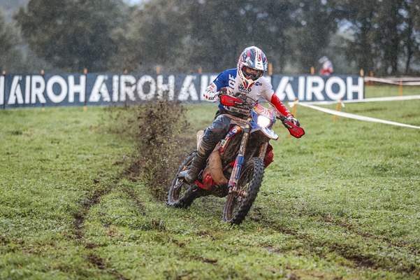 AIROH marks tenth anniversary celebrations with Limited Edition 6DAYS® Italia 2025 helmet